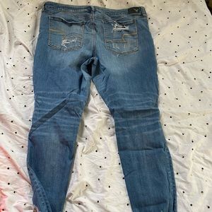 Womens American Eagle Distressed Jeans / AEO